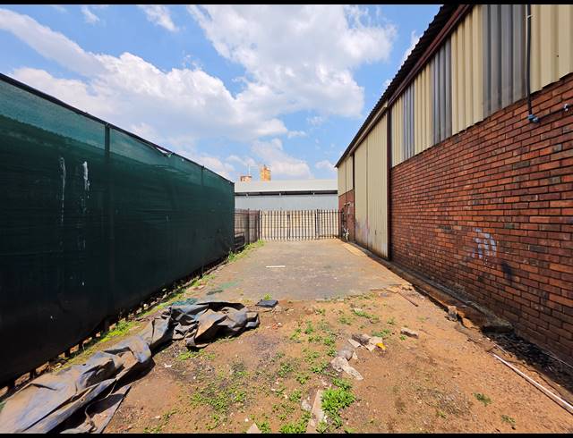 264M² FACTORY TO LET IN ANDERBOLT
